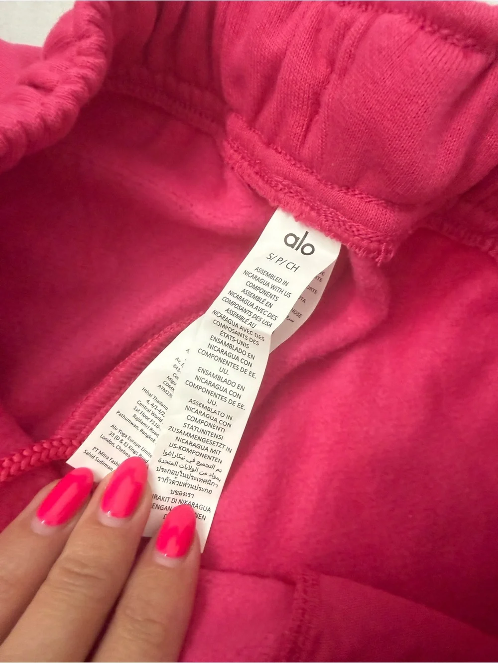 ALO Yoga WomenJoggers in Raspberry Pink